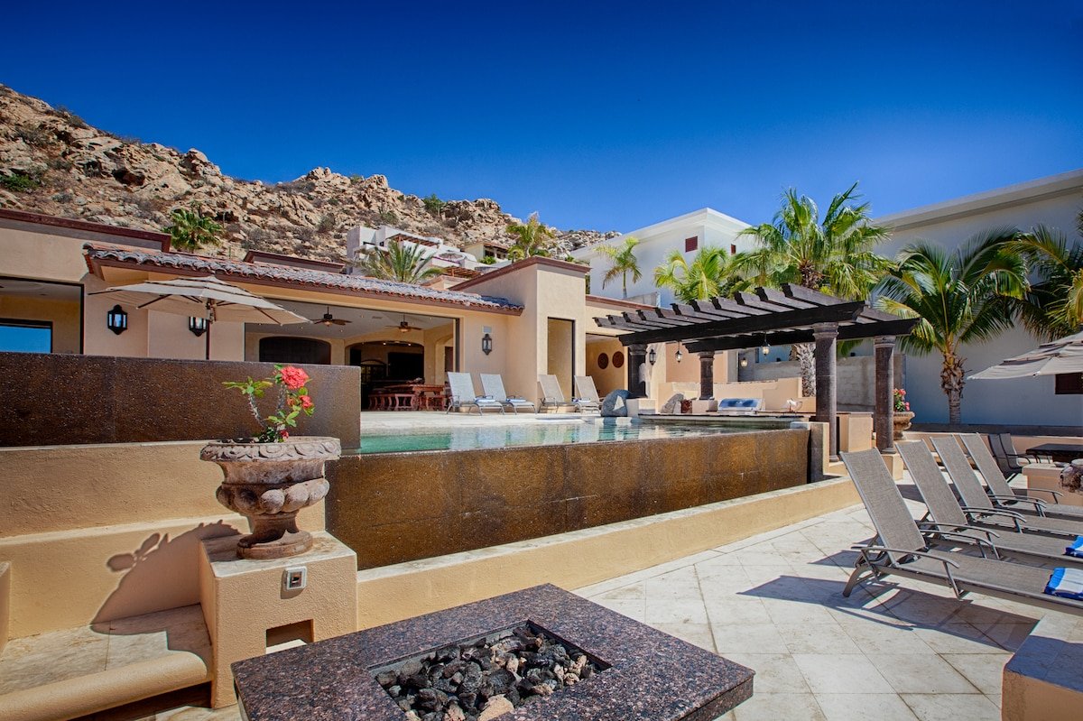 Swim-up Pool Bar – Villa Gran Vista by Cabo Villas gallery image 4
