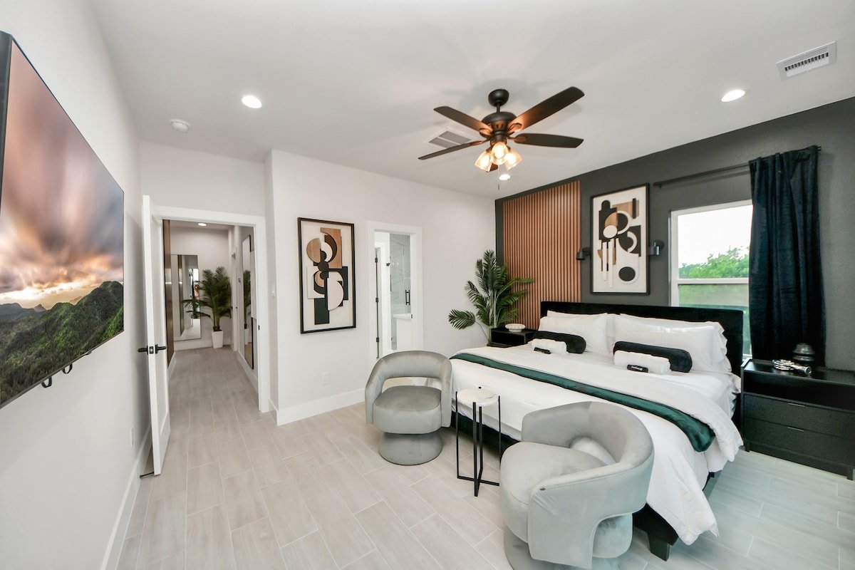 Emerald Escape (near NRG stadium/Med Cntr) gallery image 4