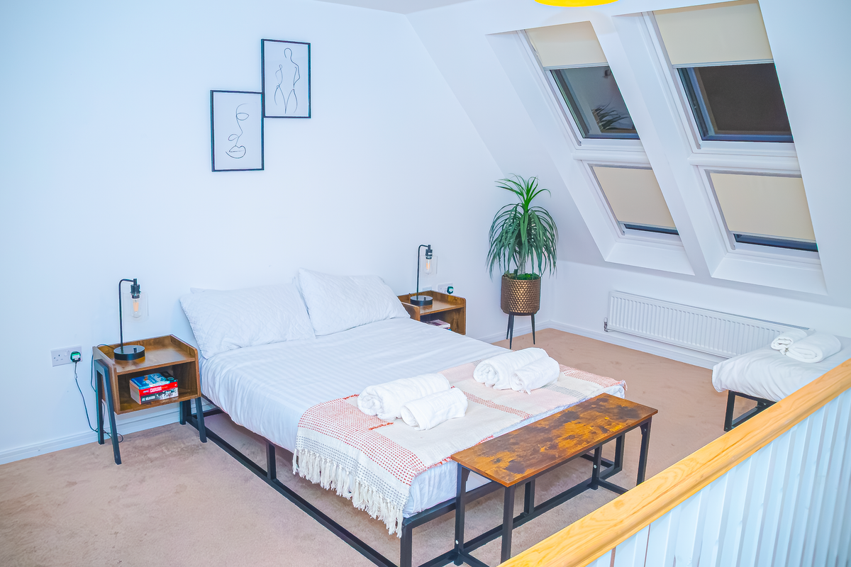 Stunning 3 Bedroom House with parking and garden