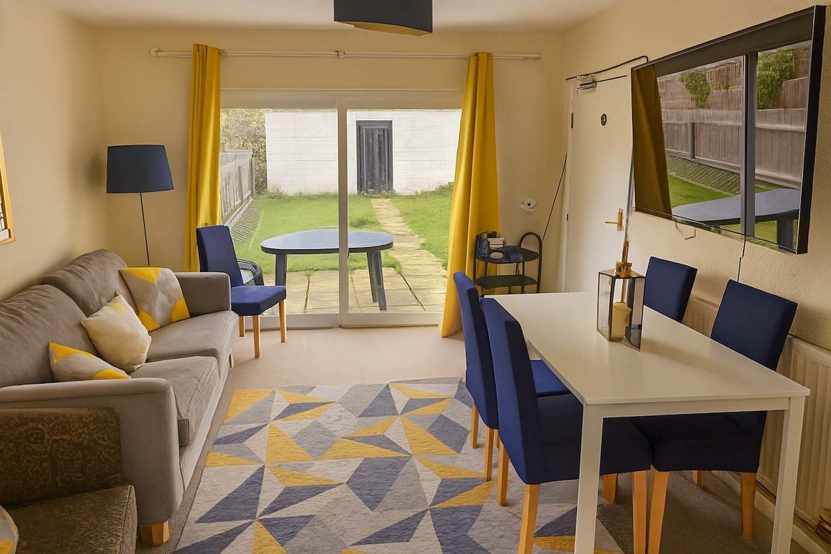 Spacious 5-Bed Parking, WiFi & Self Check-In nr UW gallery image 3