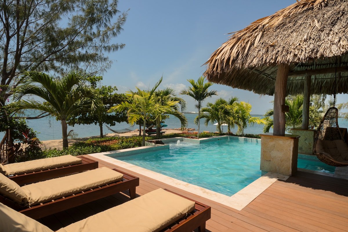 Little Harvest Caye gallery image 2