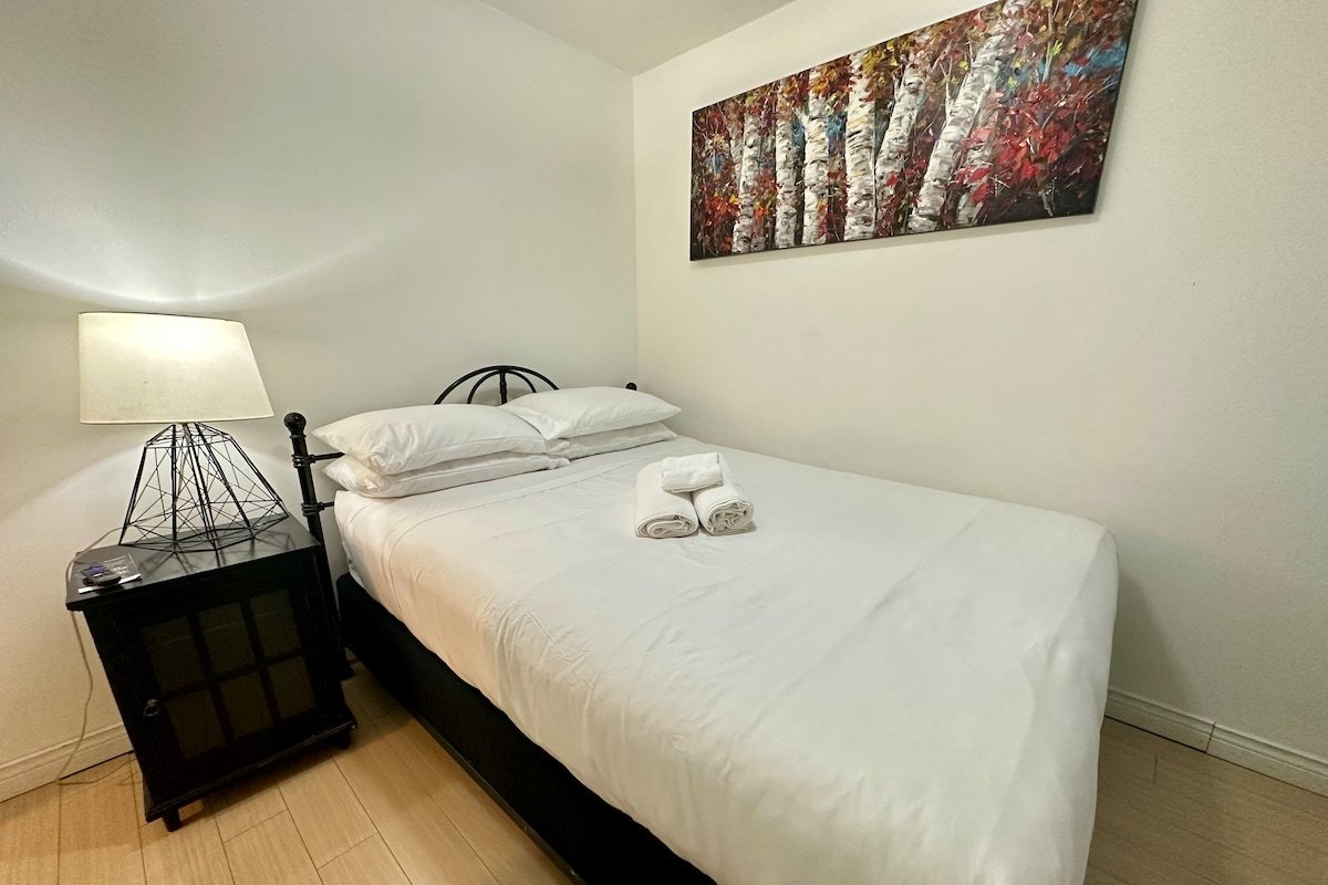 Corner suite Courtyard view 4real beds & 2sofabeds gallery image 4