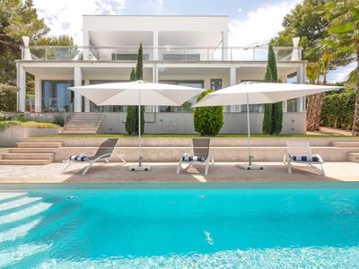 Modern exclusive Villa with Pool and Mountain View