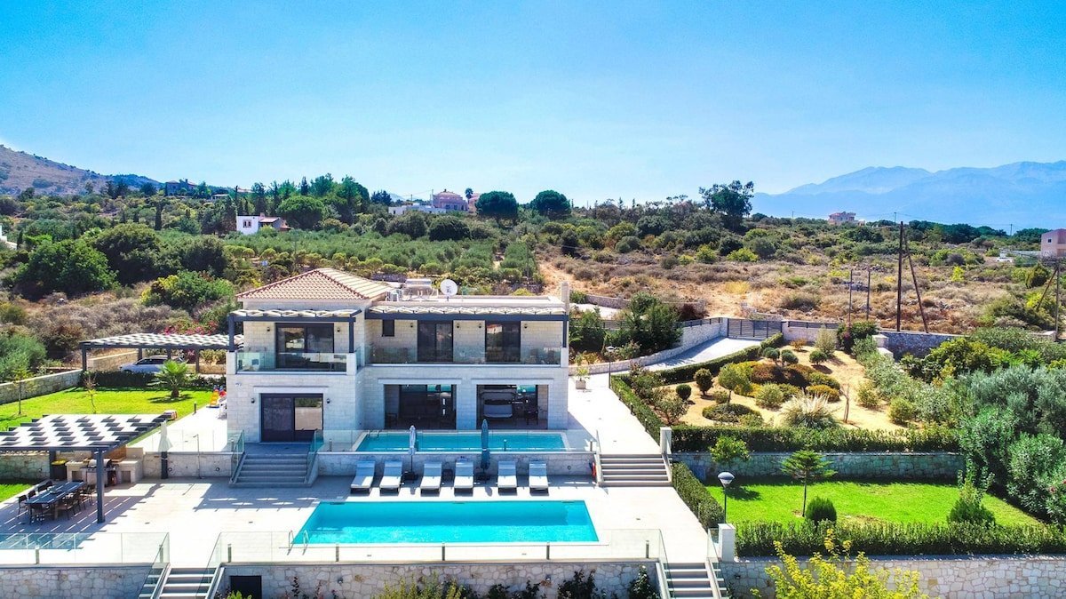 Spacious Villa w/ Eco Pool, Pickleball & Sea Views gallery image 2