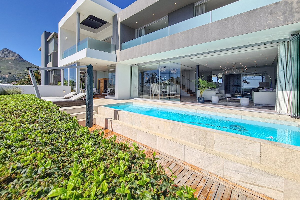 Luxurious Camps Bay Escape gallery image 5