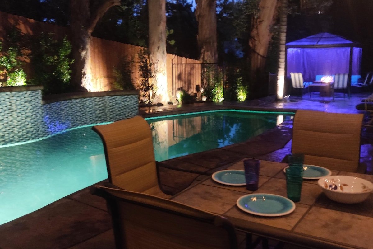 Walk to Universal! Resort-Style Home gallery image 2