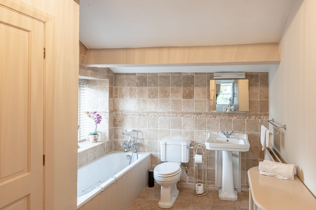 Sun Hill Farmhouse | Holiday at Home gallery image 3