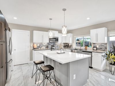 Modern Beach House! 5BR/5BA + POOL!