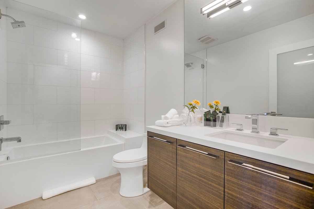 Luxury Bel Air Hideaway with Poolside Views gallery image 4