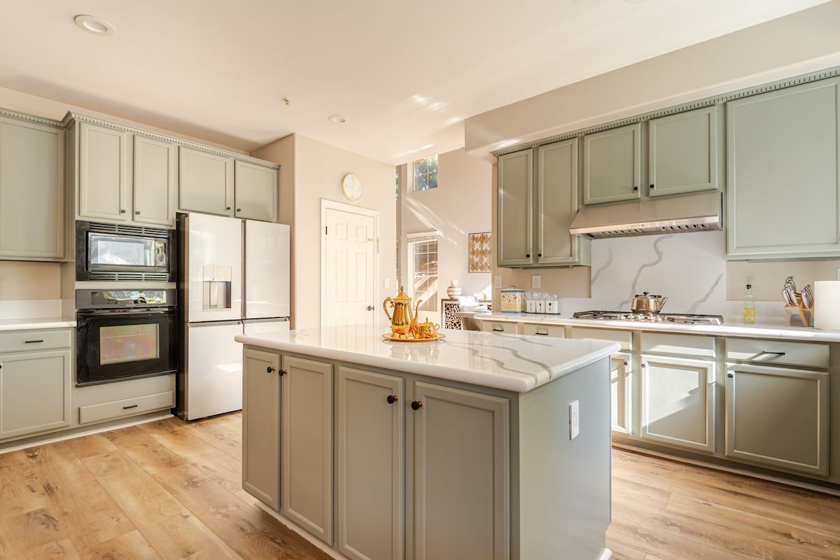 ~SoCal Serene Oasis~ 3600SF-Heated Pool Spa-Games gallery image 3