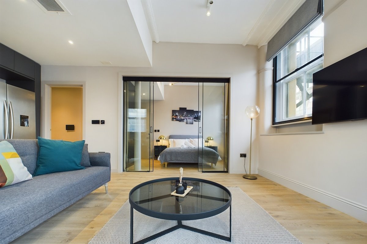 Manchester City Centre Classy 2Bedroom Apartment gallery image 5