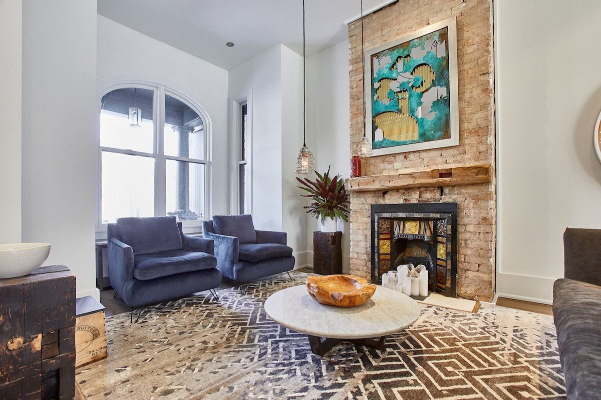 The Robert House: Masterpiece in Harbord Village gallery image 3