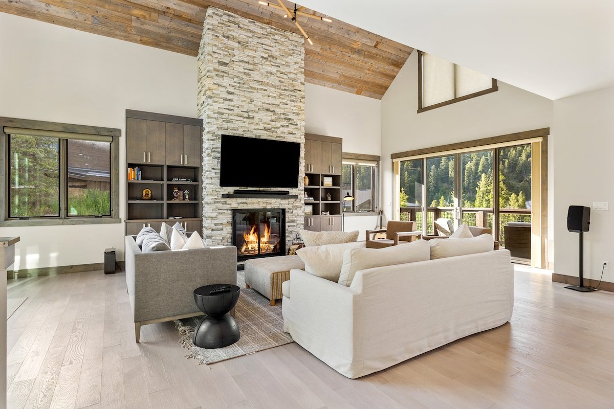 Outlook Chalet – Alpine Big Sky Ski in/out