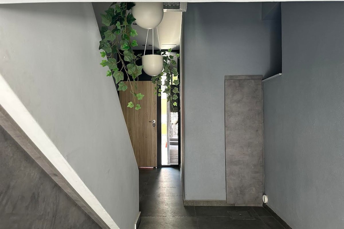 T&T – Modern & Stylish Retreat gallery image 3