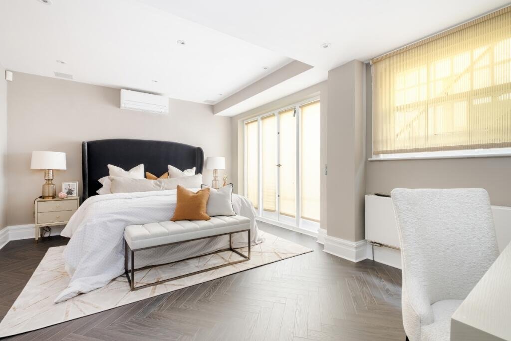 The Harrod’s Next Door House gallery image 2