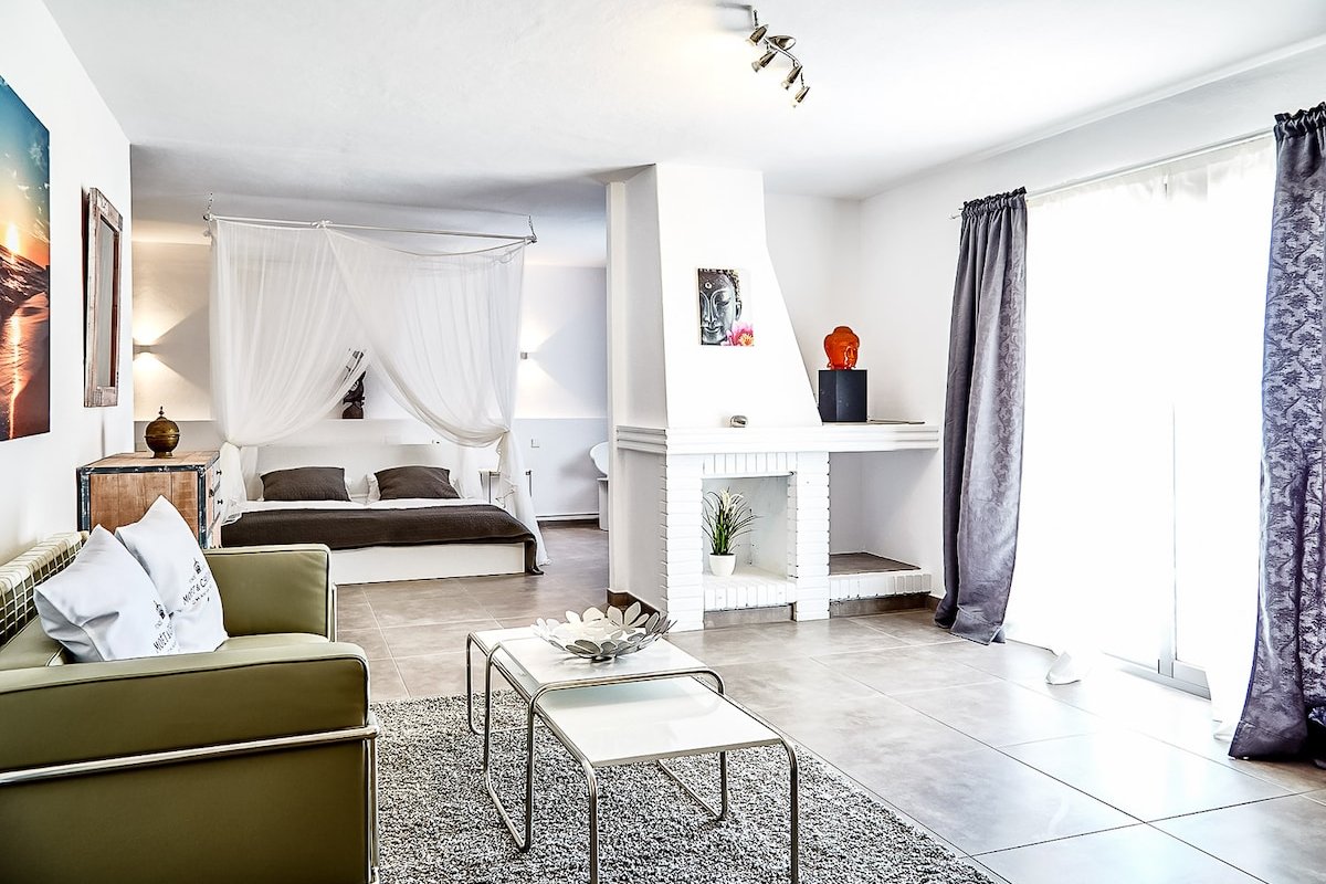 Sea views Es Vedrà- Sunset- 2 Pools- Privacy gallery image 2