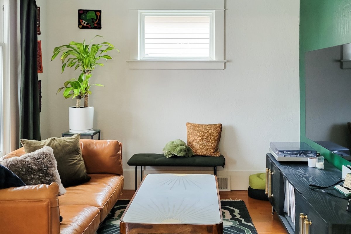 The Lilypad – 2br urban oasis gallery image 3