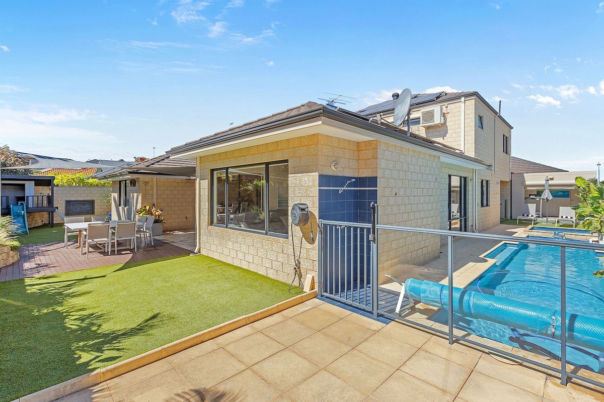 Coastal Luxe: Pool, Sauna, Kids Paradise gallery image 2