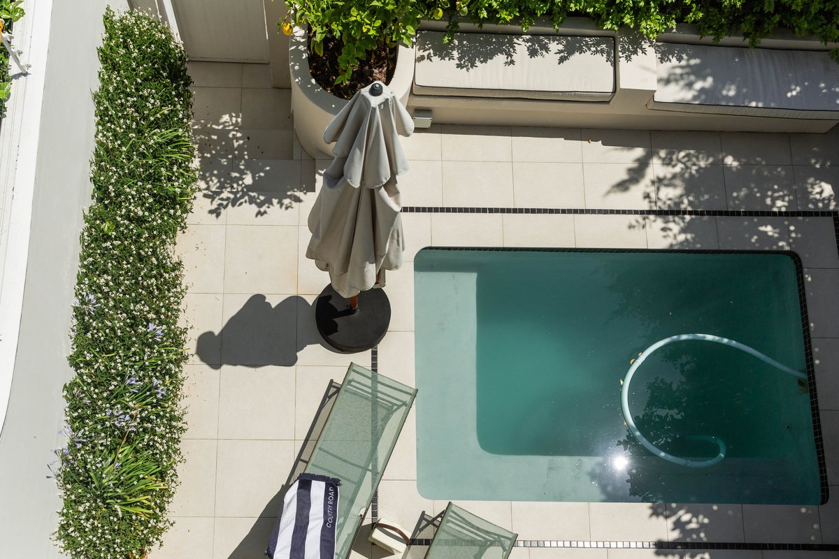 Designer Green Point Home, Backup Power & Pool