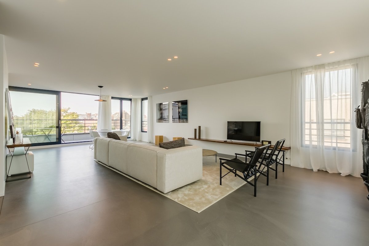 Nouveau Loft/Duplex/Penthouse élégant (Apt 6) gallery image 2