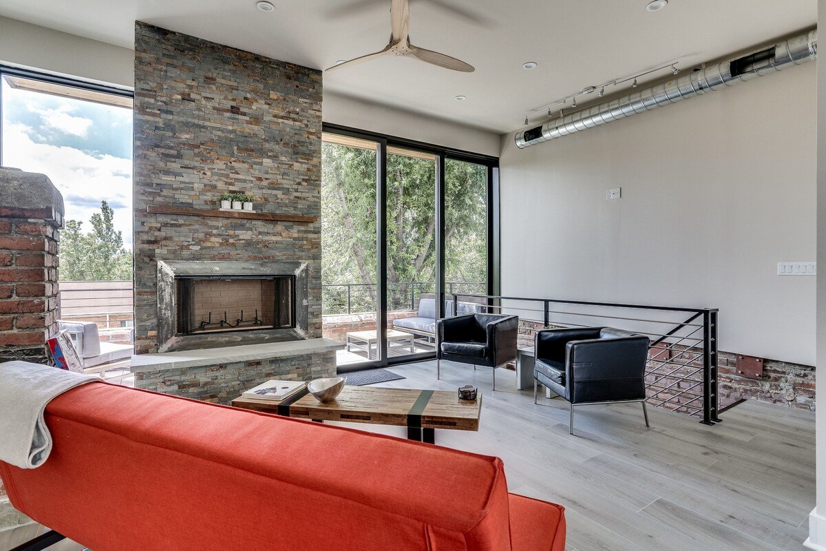 Fall escape: 3BR/3BA, rooftop views, near Metro gallery image 2