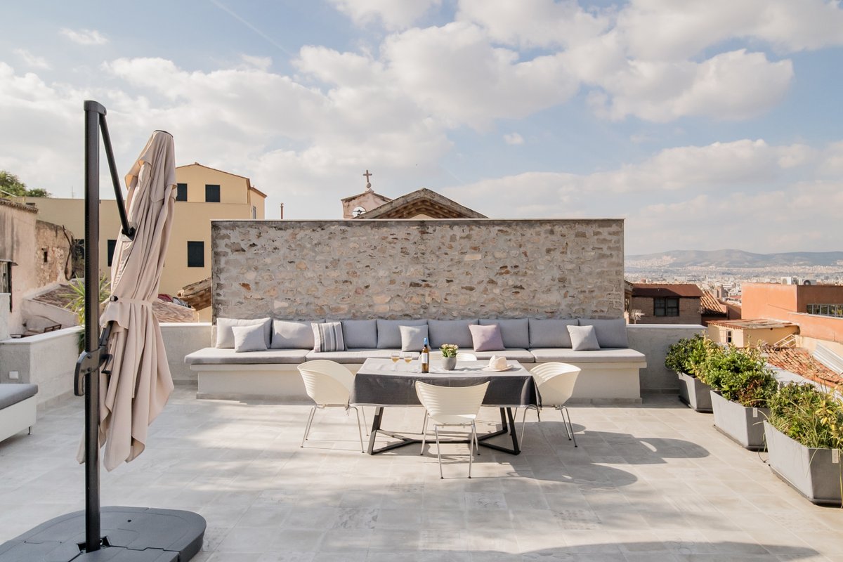 Urban Chic Home with Cityscape Vistas