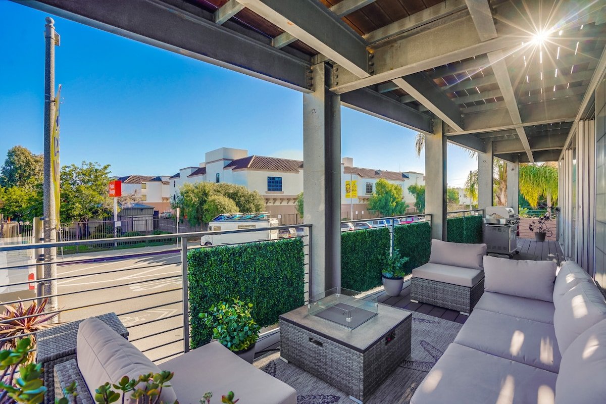 Venice CA “The Steel Rose” Flat gallery image 5