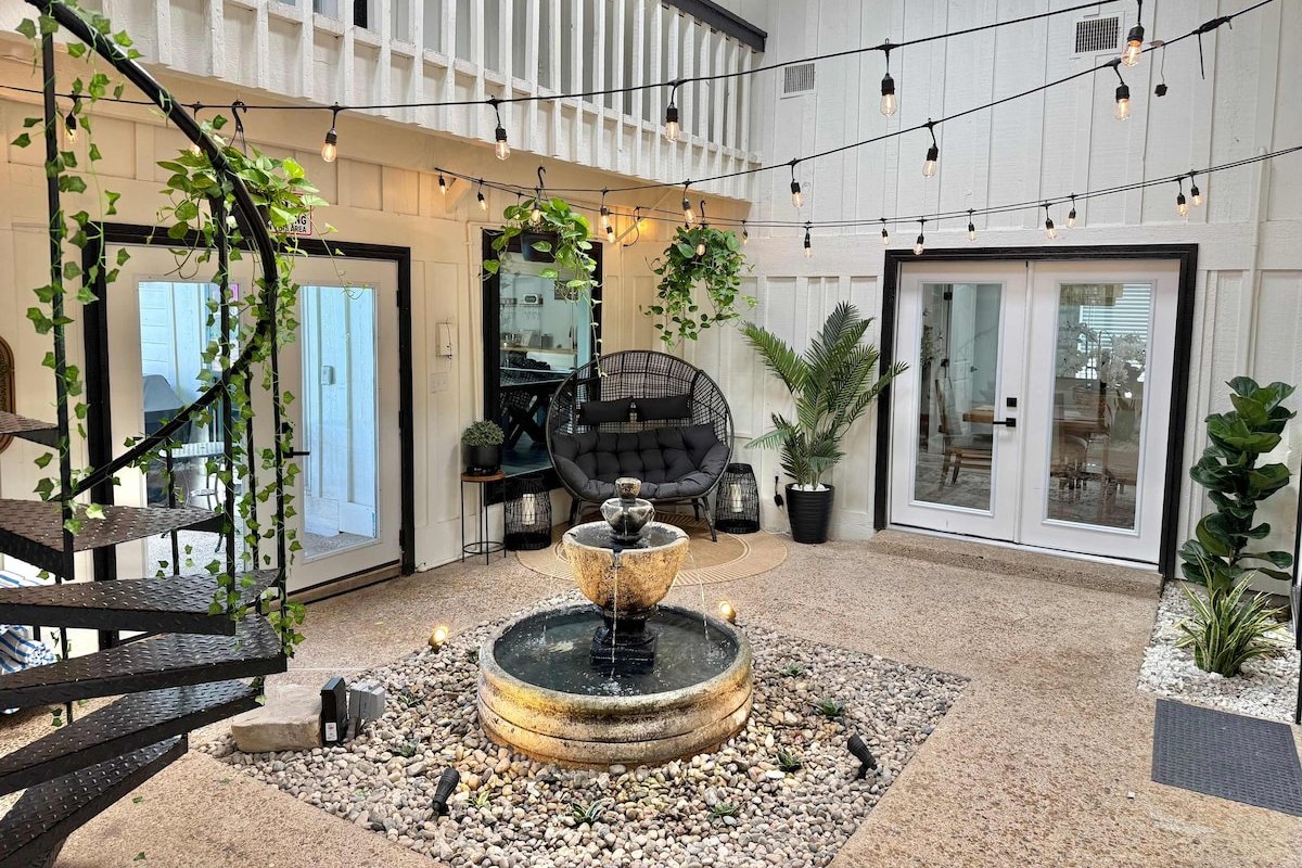 The Fun Haus | Pool | Game Room | Atrium gallery image 3