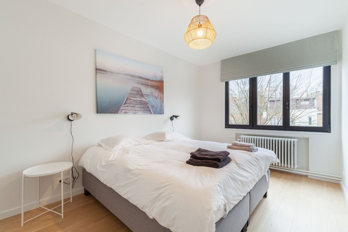 Fully renovated 3 bedroom duplex near the forest gallery image 5