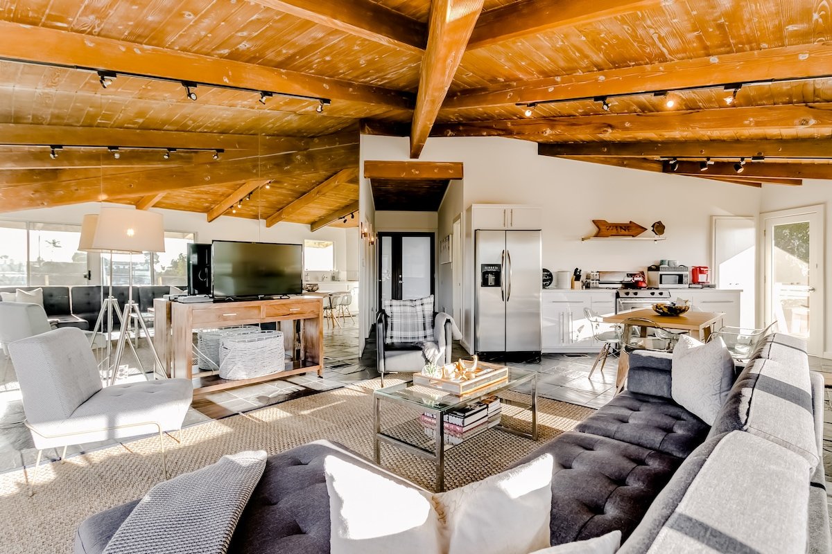 Breathtaking Views from Chic Mid Century Modern House gallery image 3