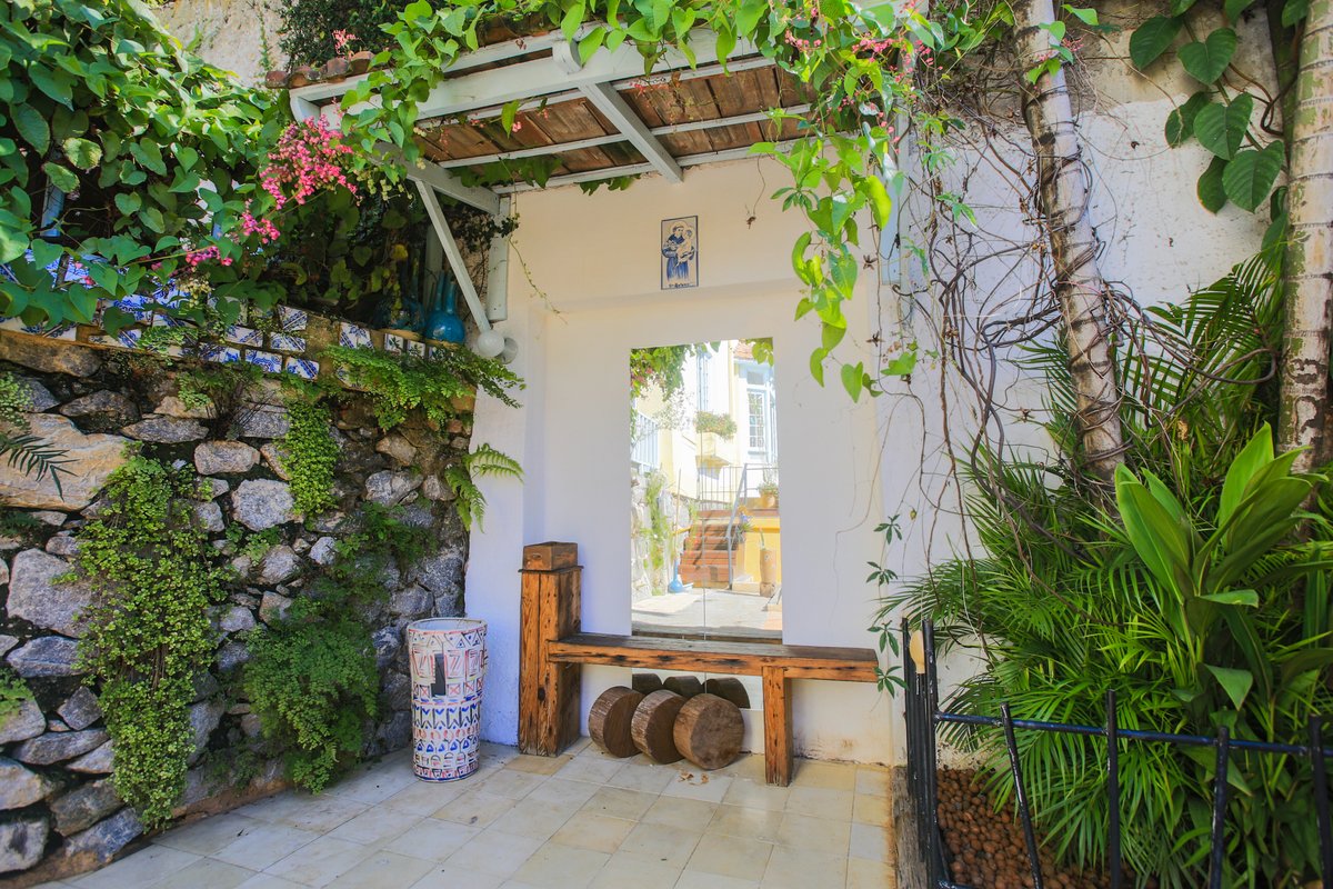 Maison Modernists Colonial House