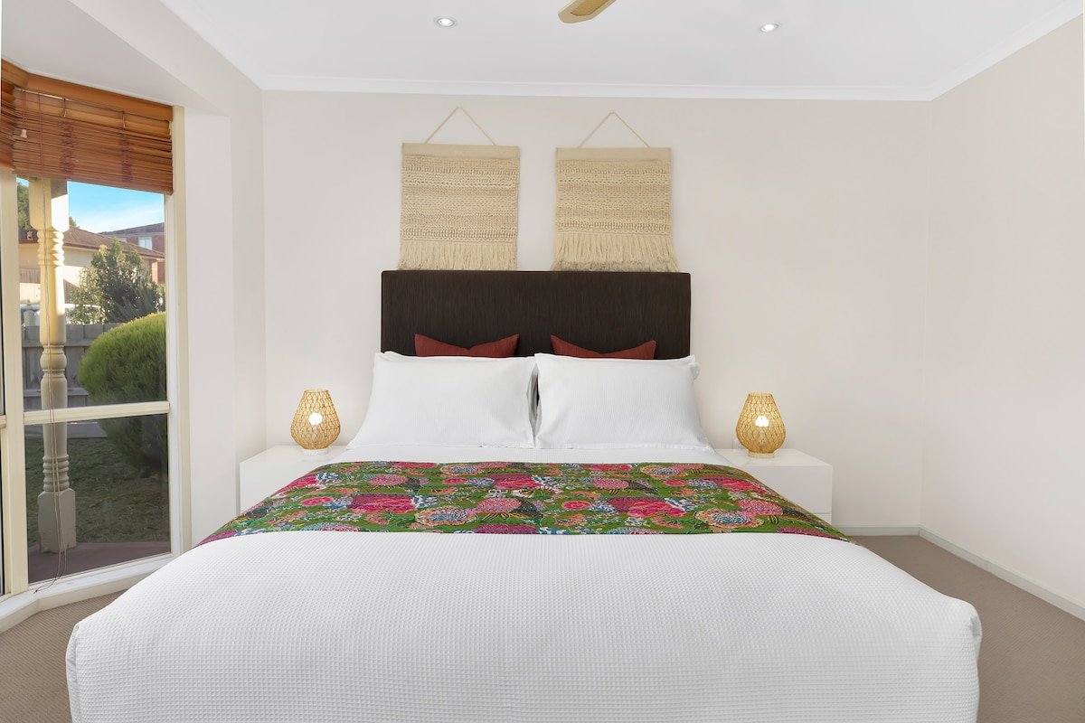 Hon – Aircon Light Bright Home with BBQ gallery image 5