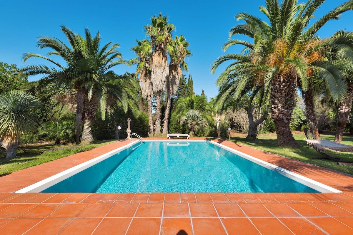 Villa Due Sorelle, con piscina tropicale e uliveto gallery image 4