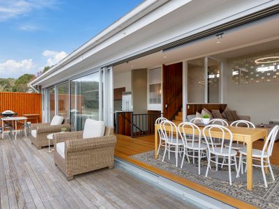 Spectacular Views – 4 Bedrooms – Free Parking