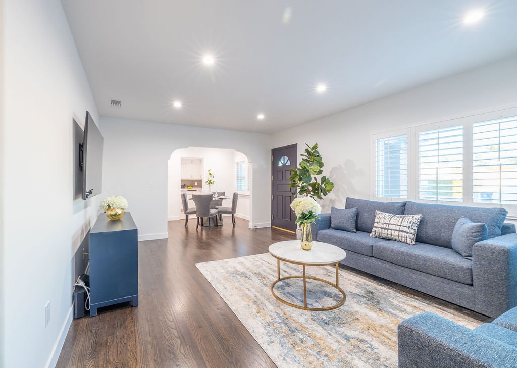 Charming!! 3 Bed room SoFi Home