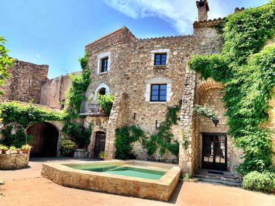 Racons del Fort: Castle in wine territory