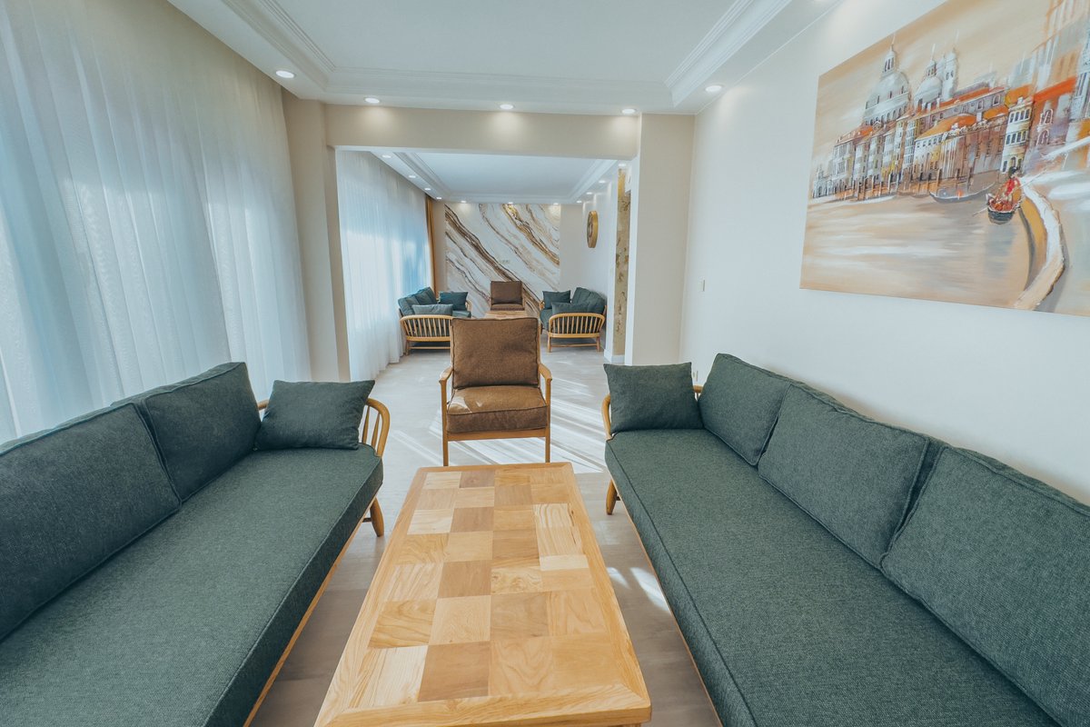 Merkezi konumda, Geniş, 2 Balkonlu ve Asansörlü