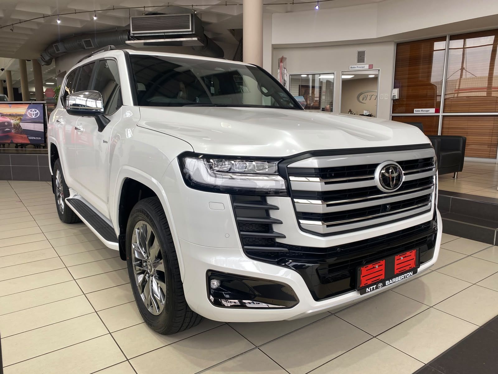 TOYOTA LANDCRUISER 300 V6 3.5T 1M HEV ZX for Sale in South Africa