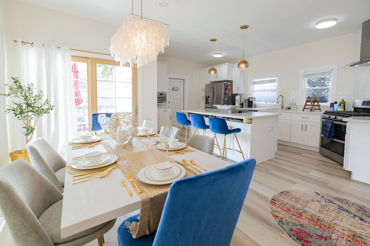 Centrally Located | Luxury Living | Outdoor Oasis gallery image 4