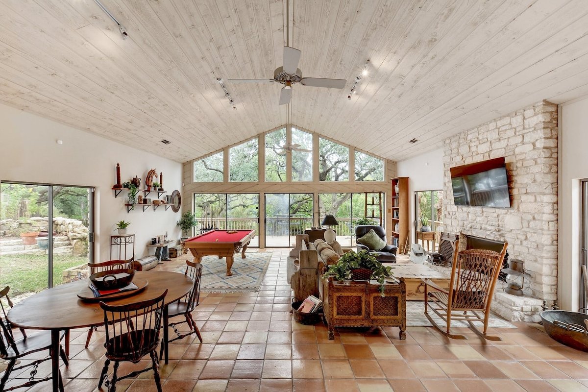 Charming 1970’s Texas Ranch w/ Pool & Hot tub gallery image 2
