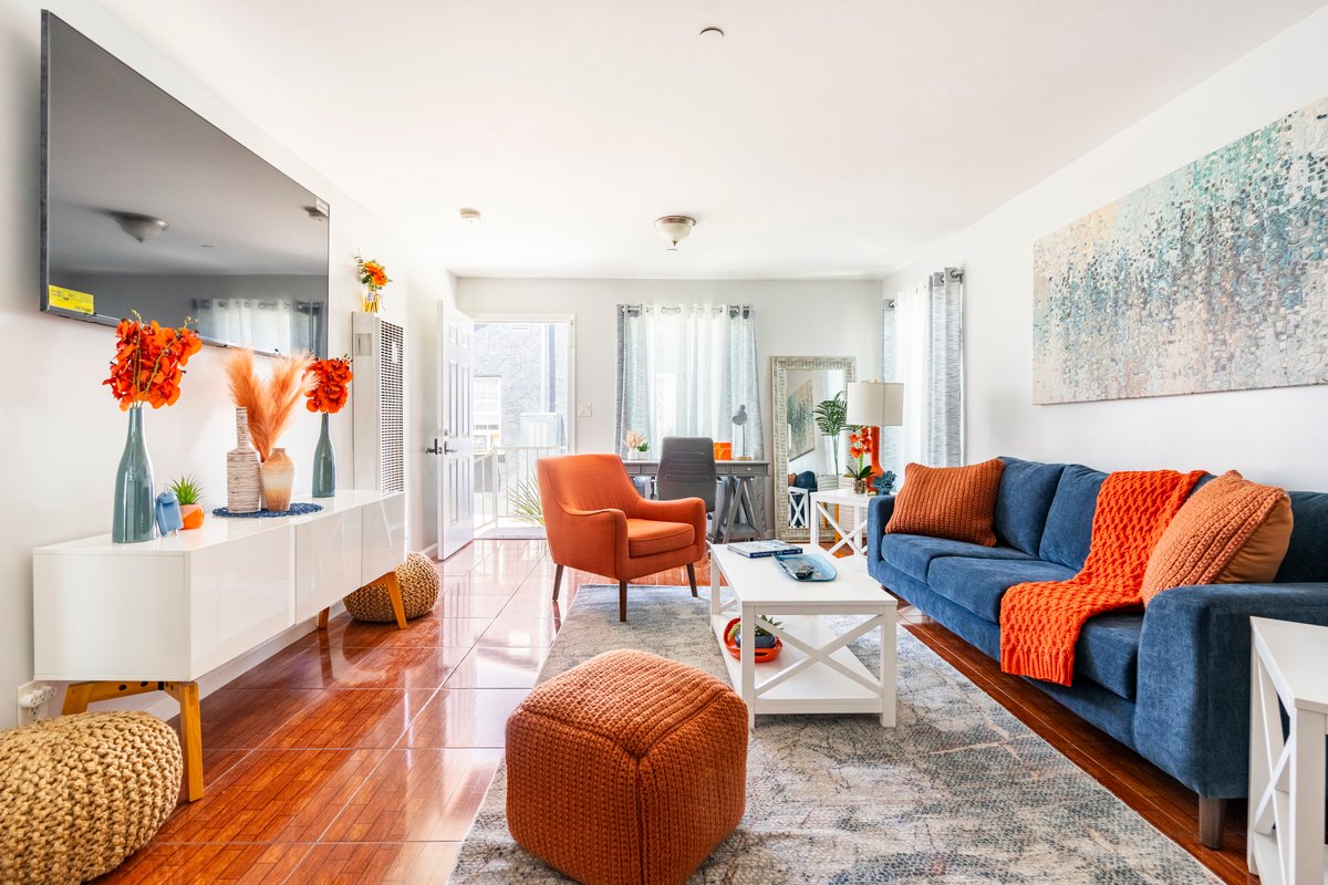 Bright 2-BR Home with Free Parking in Center-City