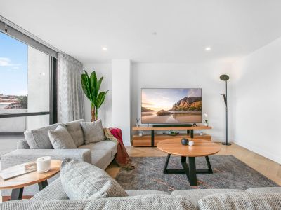 Luxury CBD Penthouse – Breathtaking Mountain Views