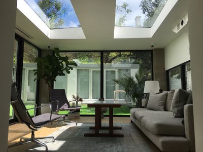 Modern 3 bed flat with a large garden in Chelsea