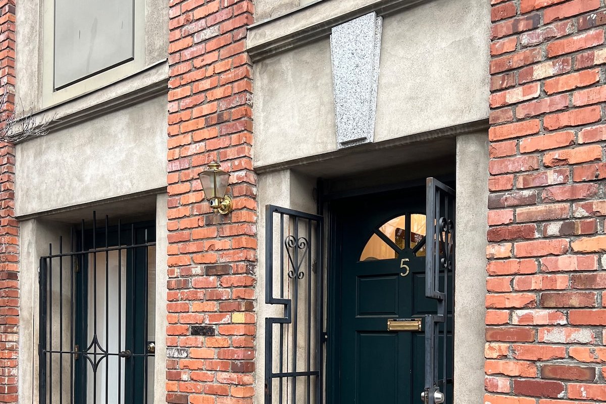 Two Floor Rooftop Patio Steps from Kits Beach gallery image 5