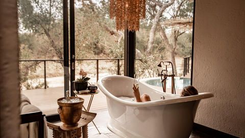 Dulini Moya - Bath Tub