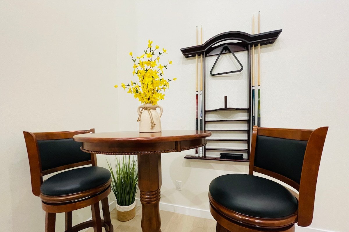 Peaceful 4bd+Pool in sunshine LA gallery image 3