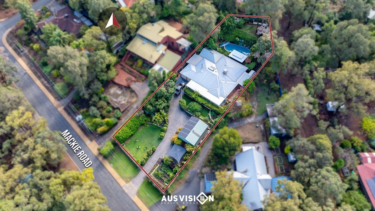 Perth Hill Poolside Paradise BBQ,Mini golf,Airport gallery image 2