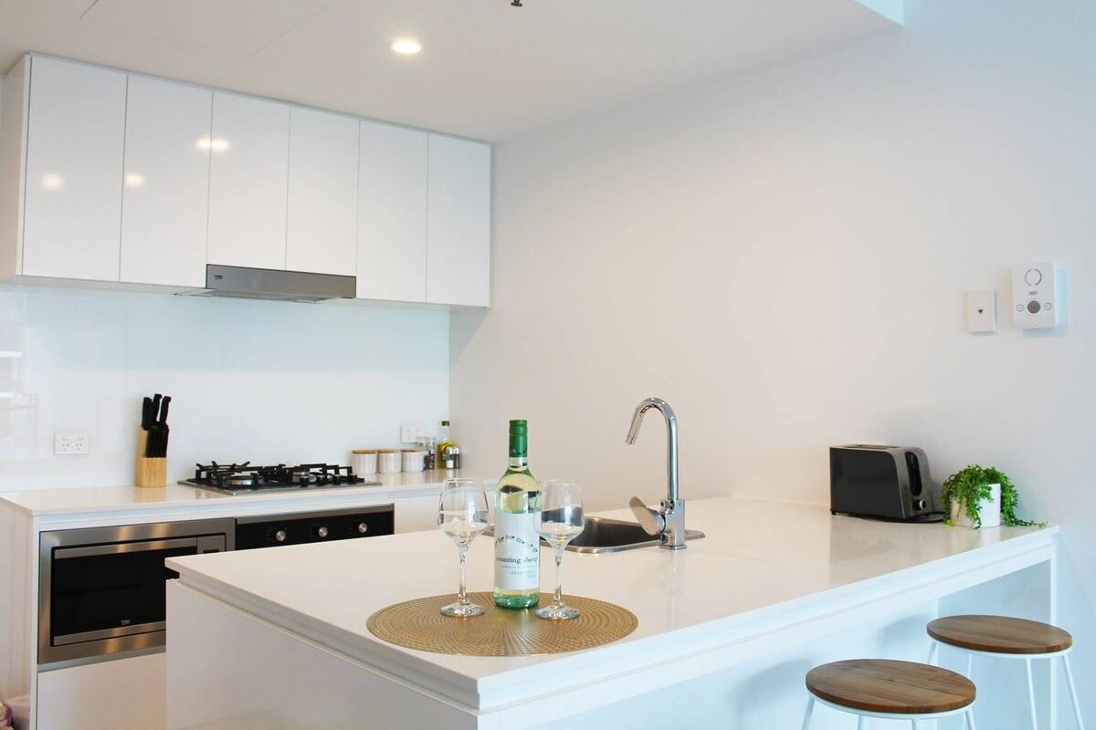 4BR Food&Drink Hub | Pool | 3 cars | Gym | Rooftop gallery image 4