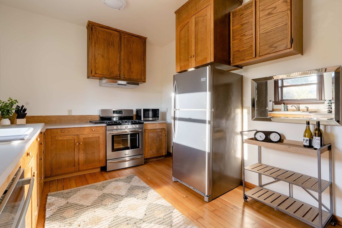 Remodeled 4BR | Historic Home + Studio Combo gallery image 5