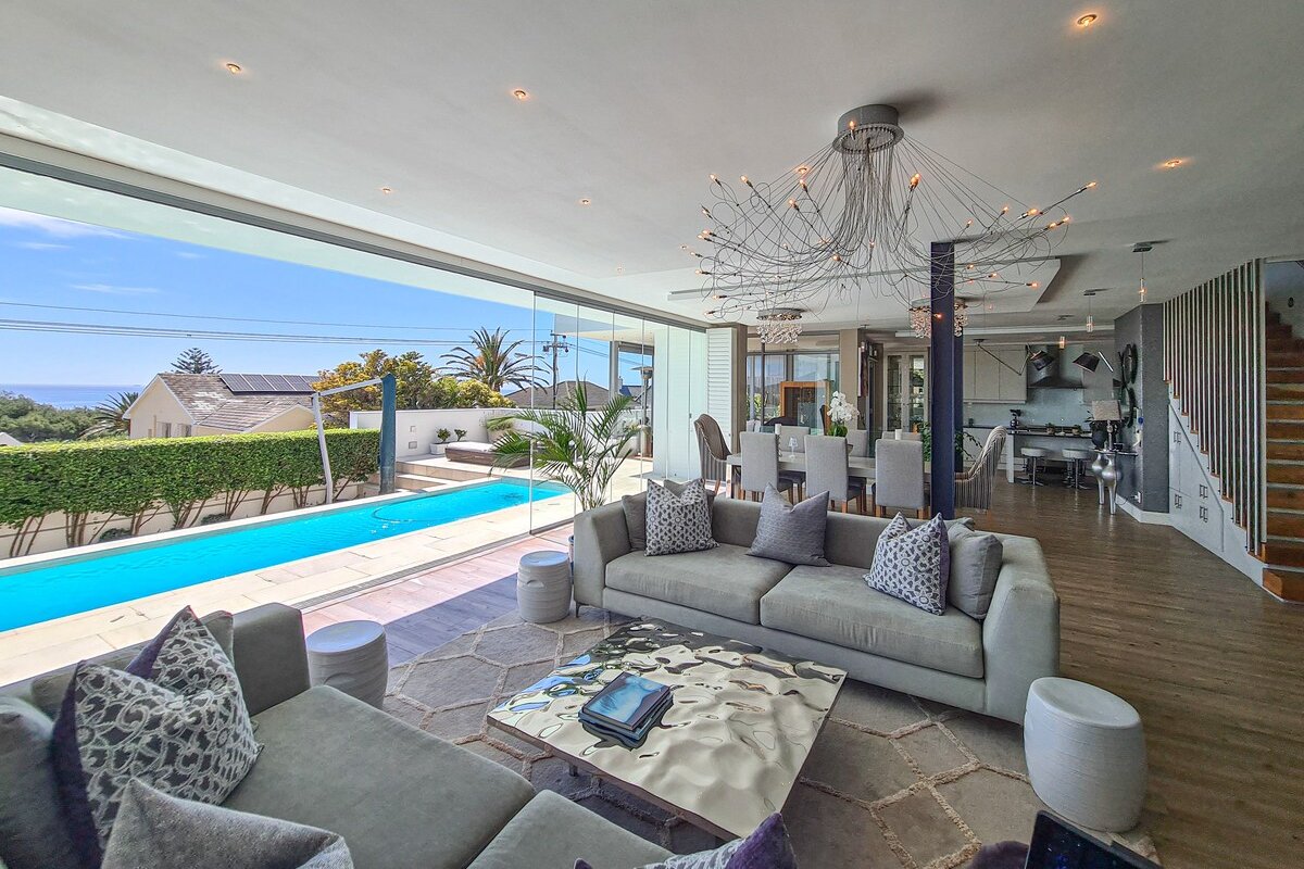 Luxurious Camps Bay Escape gallery image 3